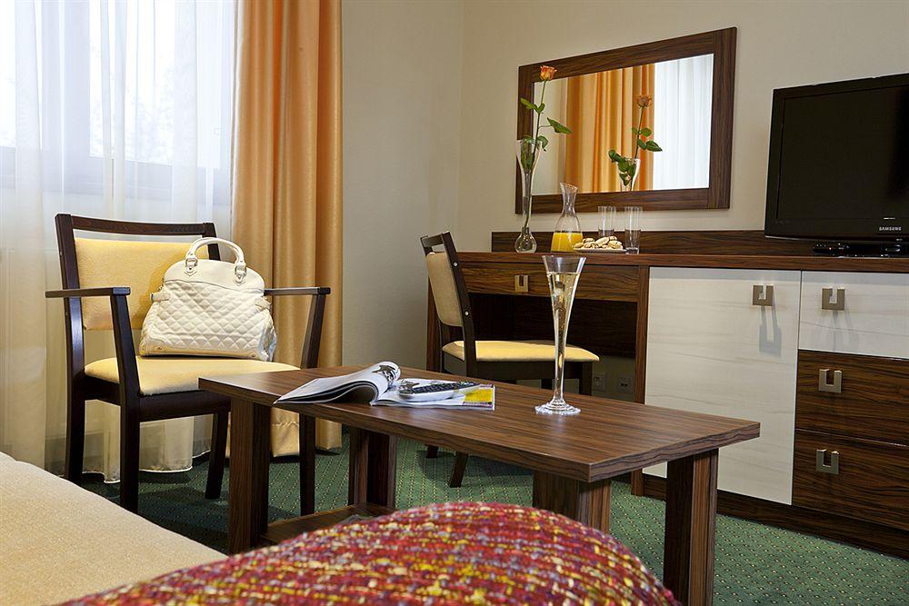 Hotel Viktor Bratislava Buitenkant foto