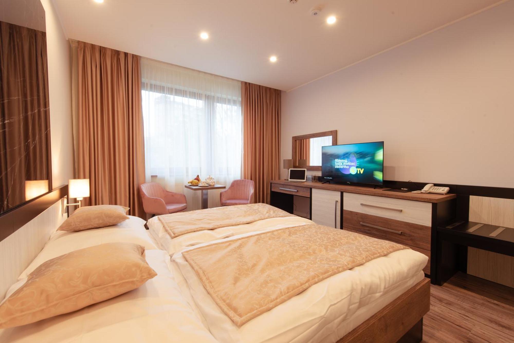 Hotel Viktor Bratislava Buitenkant foto