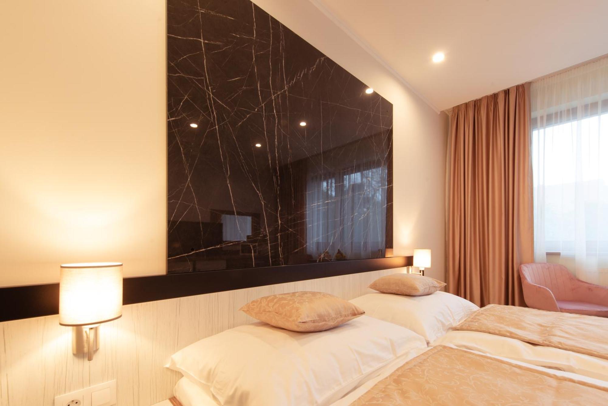 Hotel Viktor Bratislava Buitenkant foto