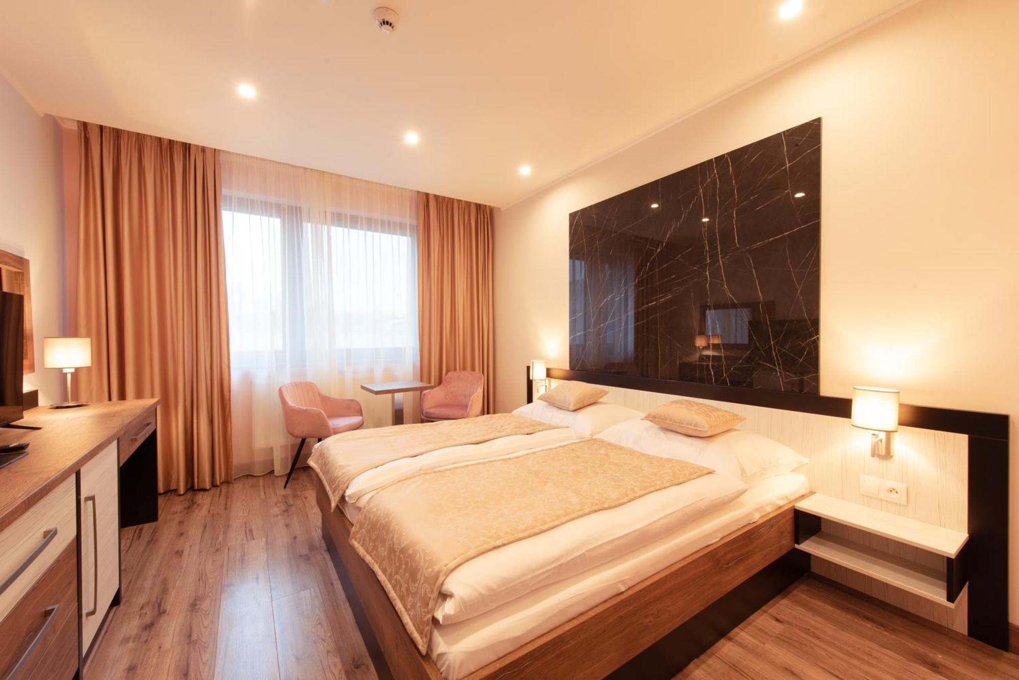 Hotel Viktor Bratislava Buitenkant foto