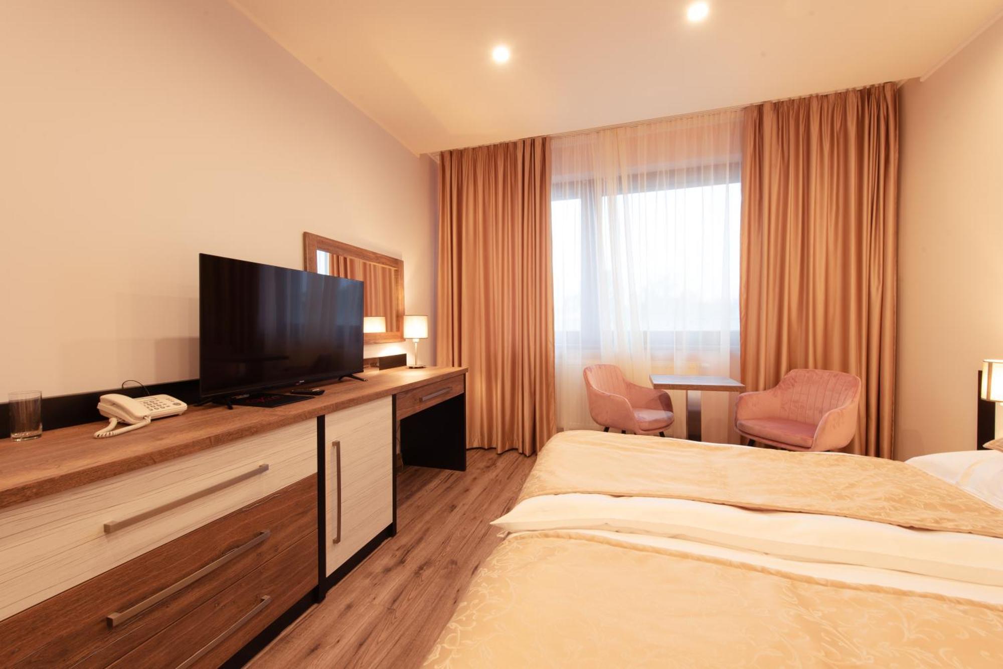 Hotel Viktor Bratislava Buitenkant foto