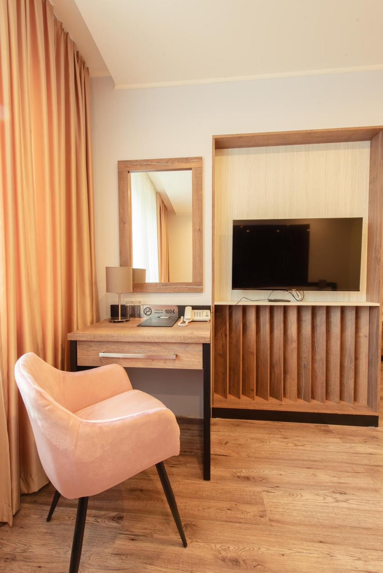 Hotel Viktor Bratislava Buitenkant foto