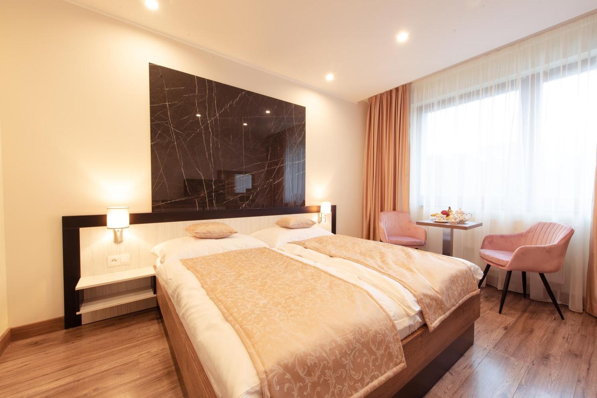 Hotel Viktor Bratislava Buitenkant foto