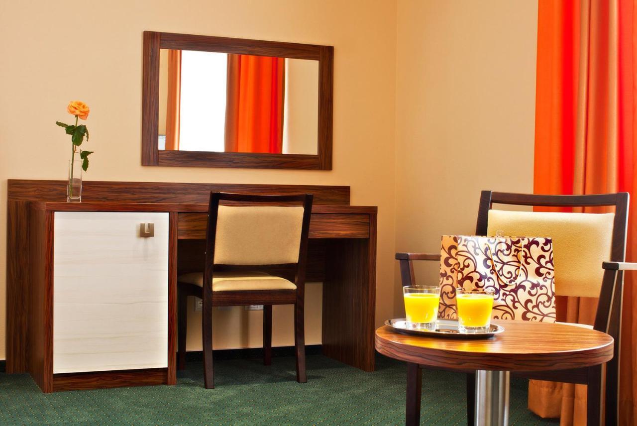 Hotel Viktor Bratislava Buitenkant foto