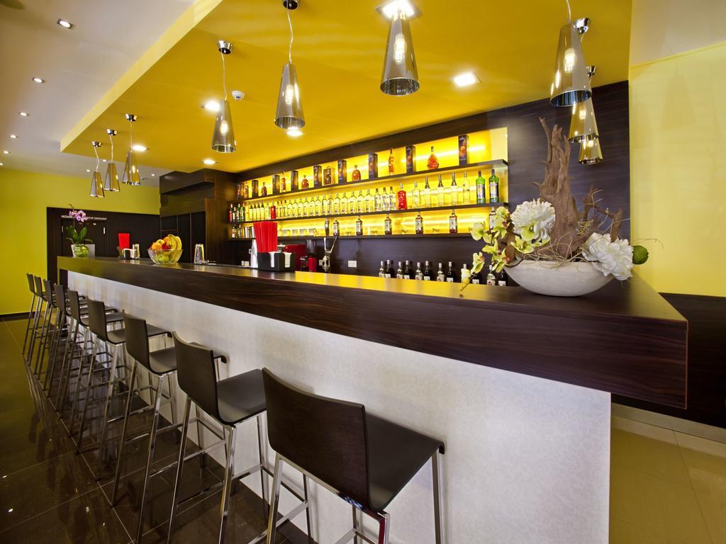 Hotel Viktor Bratislava Buitenkant foto