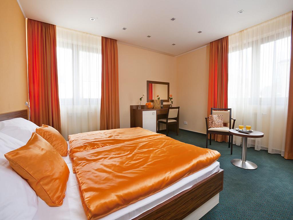 Hotel Viktor Bratislava Buitenkant foto