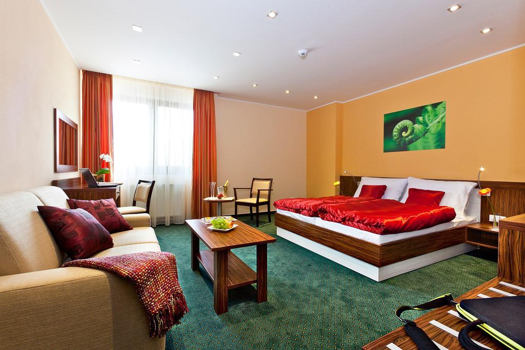 Hotel Viktor Bratislava Buitenkant foto