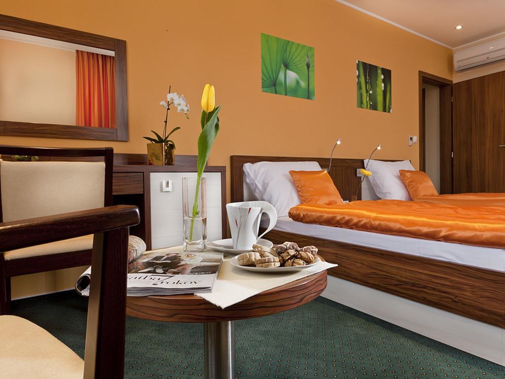 Hotel Viktor Bratislava Buitenkant foto
