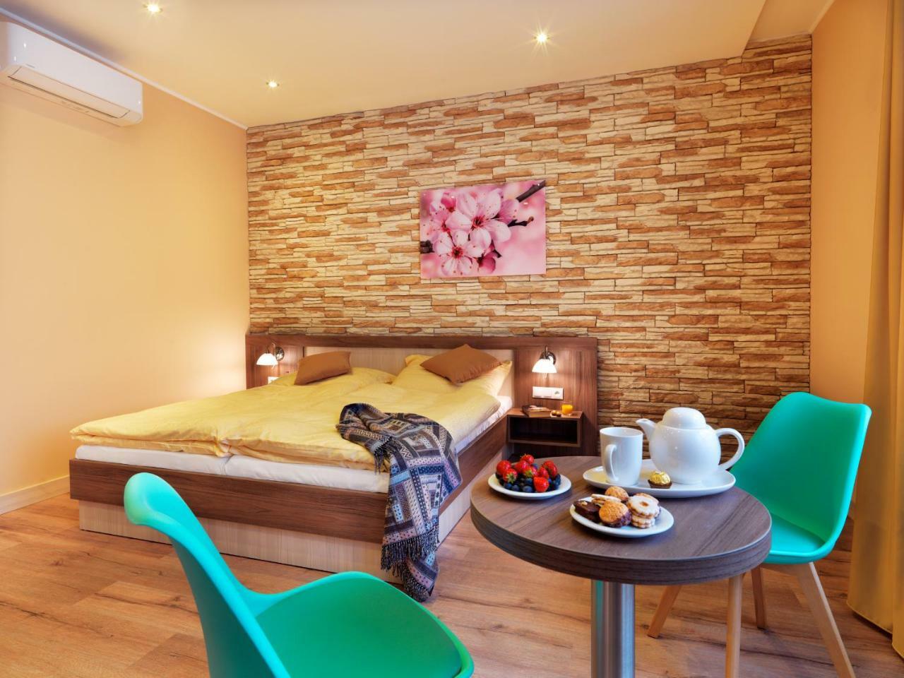 Hotel Viktor Bratislava Buitenkant foto
