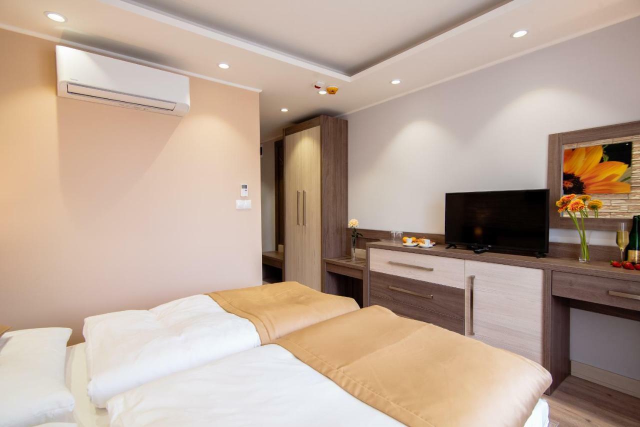 Hotel Viktor Bratislava Buitenkant foto