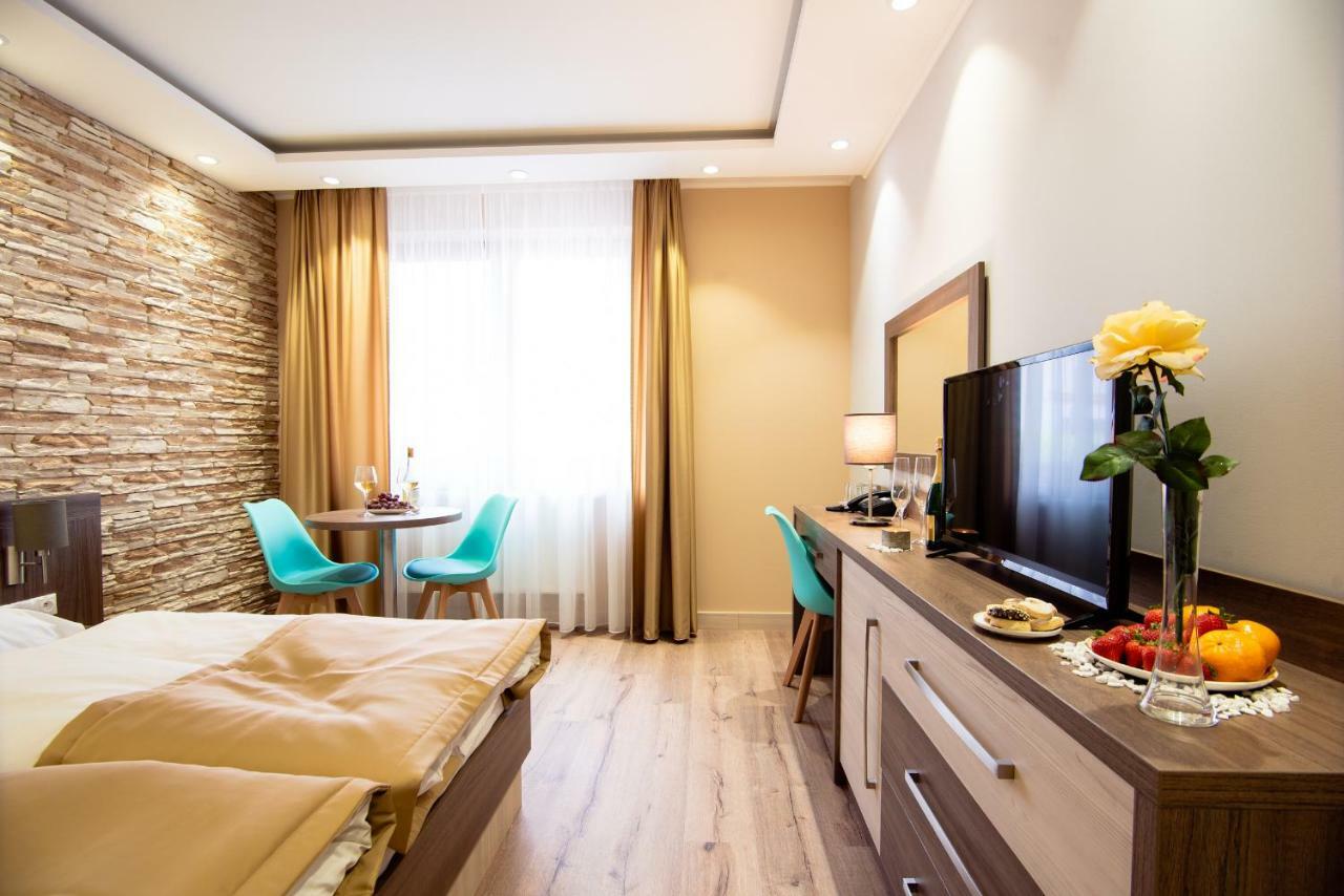 Hotel Viktor Bratislava Buitenkant foto