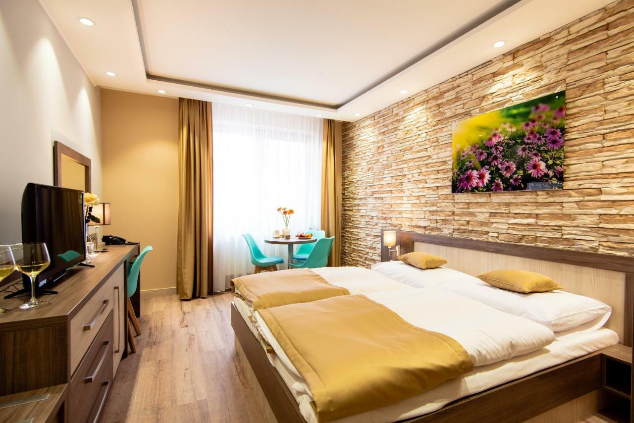 Hotel Viktor Bratislava Buitenkant foto