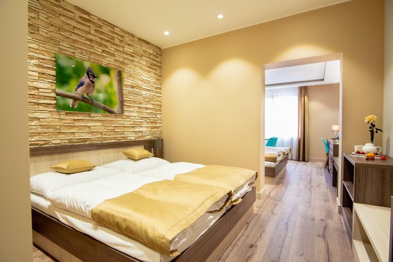 Hotel Viktor Bratislava Buitenkant foto