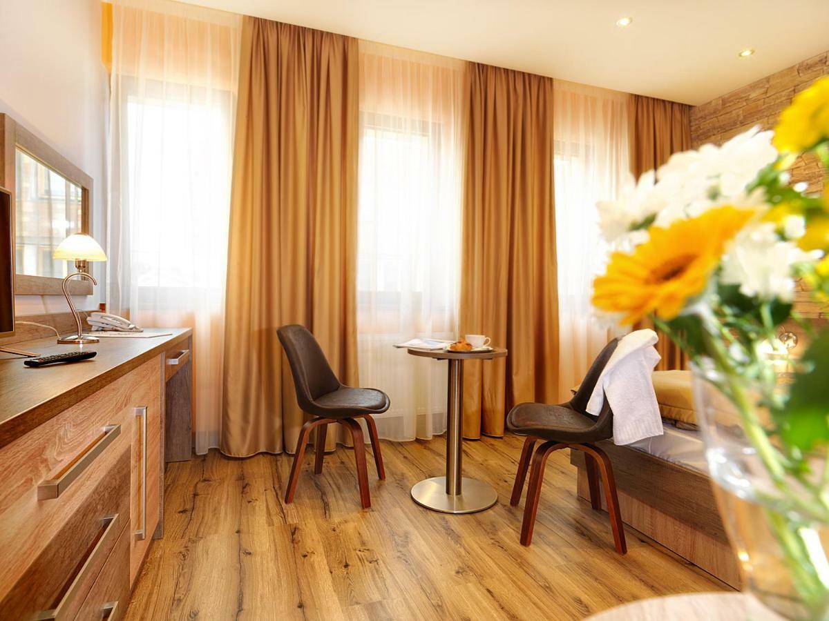 Hotel Viktor Bratislava Buitenkant foto
