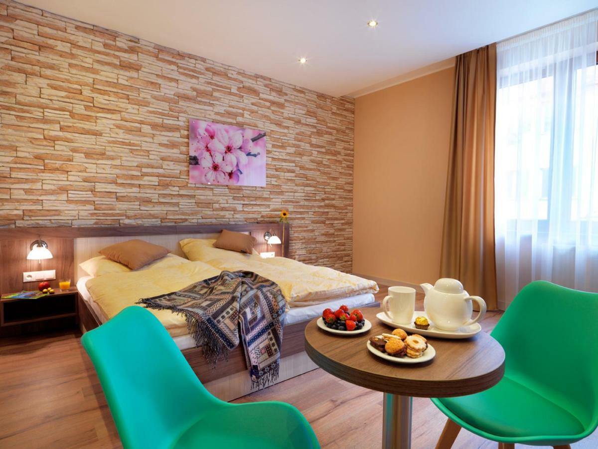 Hotel Viktor Bratislava Buitenkant foto