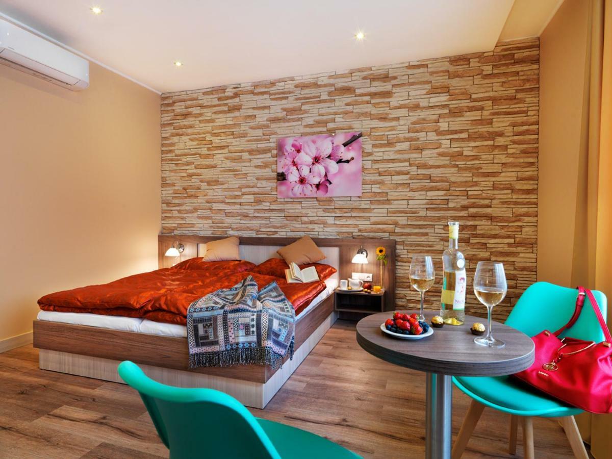 Hotel Viktor Bratislava Buitenkant foto